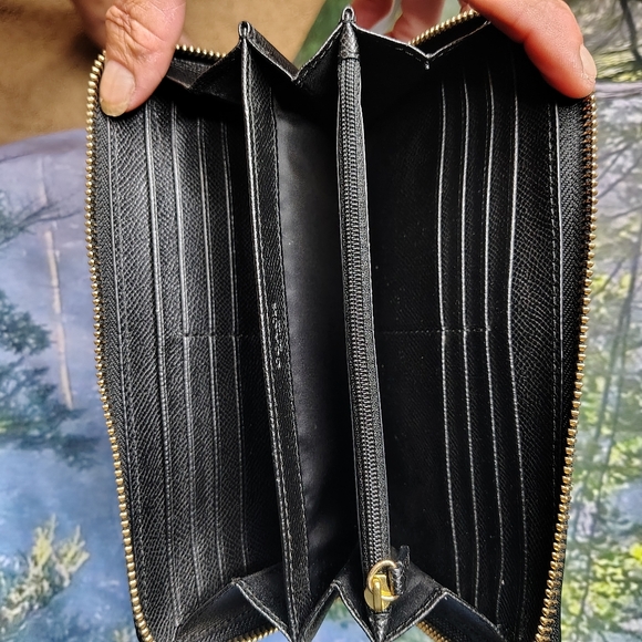 Coach New York Black Zip Around Accordion Wallet with Gold Studs - Picture 10 of 12